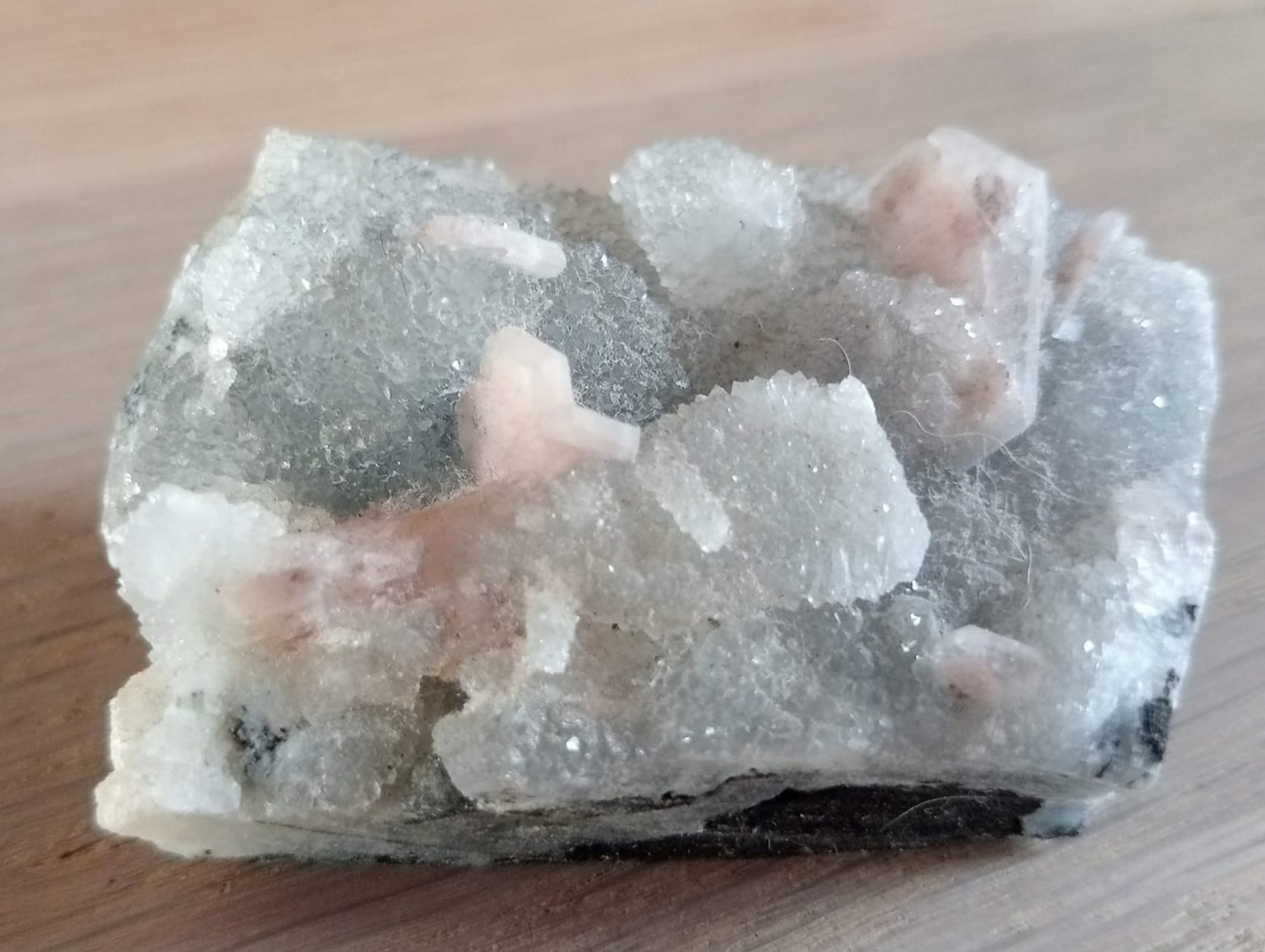 Chalcedoon met stilbiet kluster