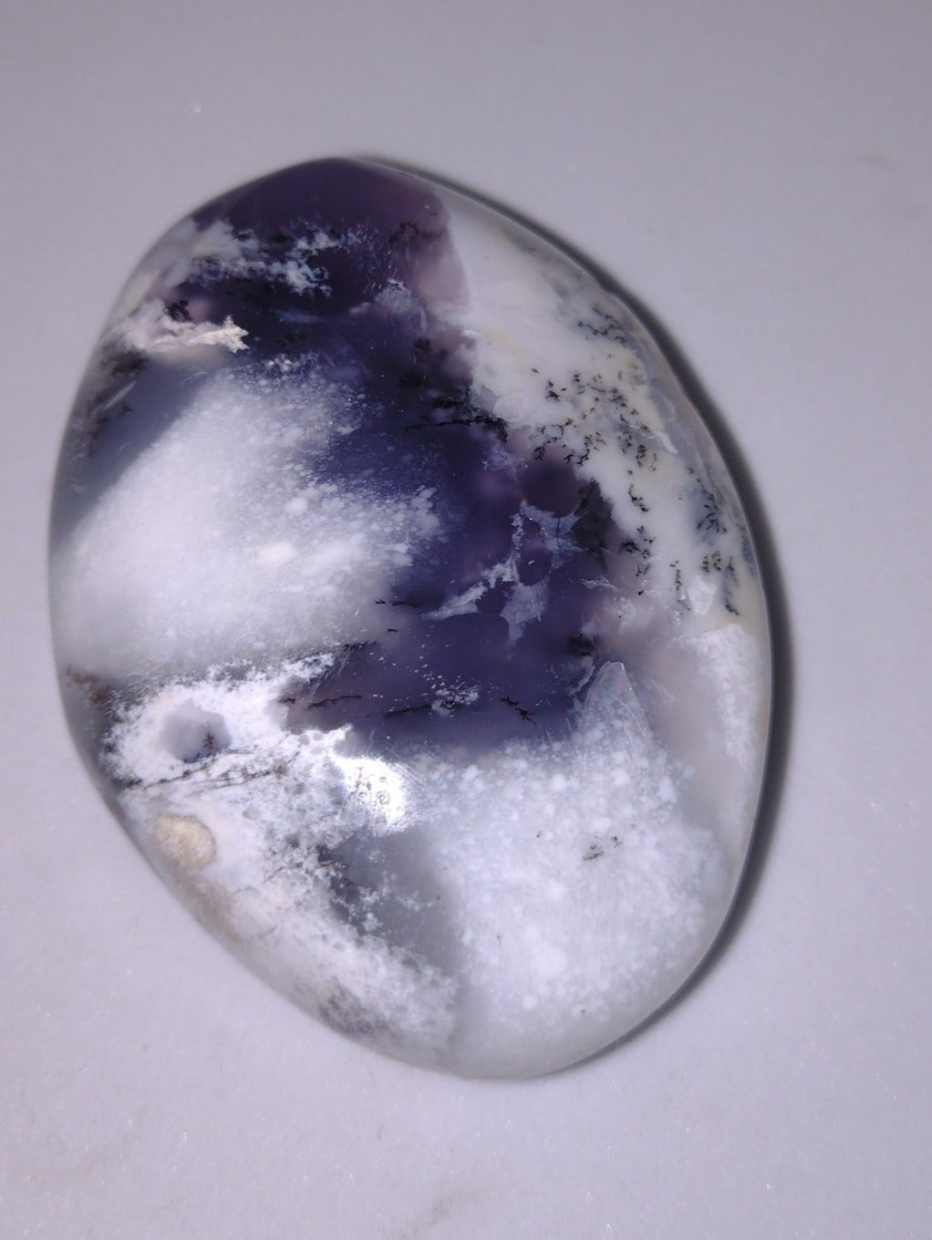 Paarse Dendrisch opaal handsteen L