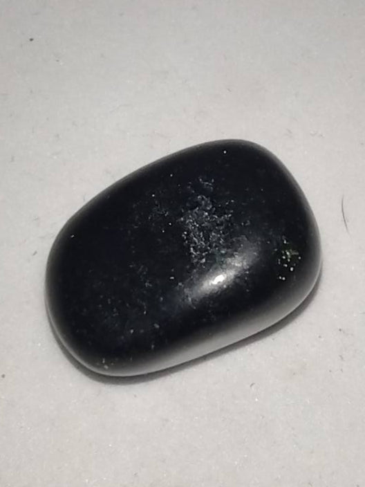 Zwarte jade trommelsteen