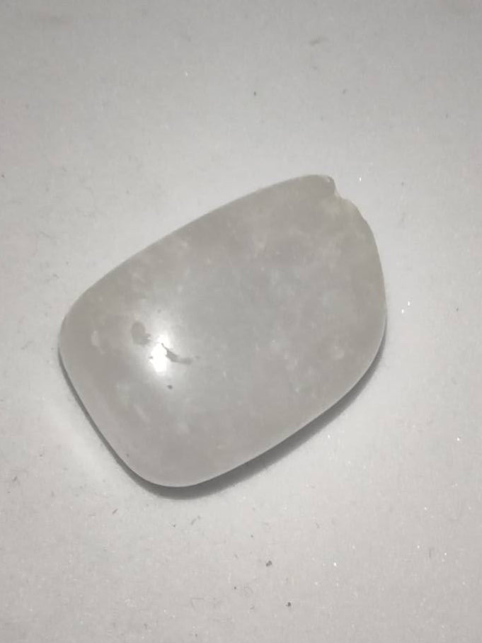 Sneeuwkwarts trommelsteen